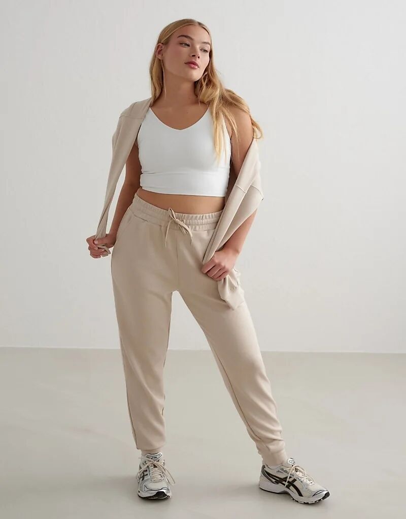 Брюки модальные Aim'n Café au lait comfy бежевого цвета
Брюки модальные Aim'n Café au lait comfy бежевого цвета