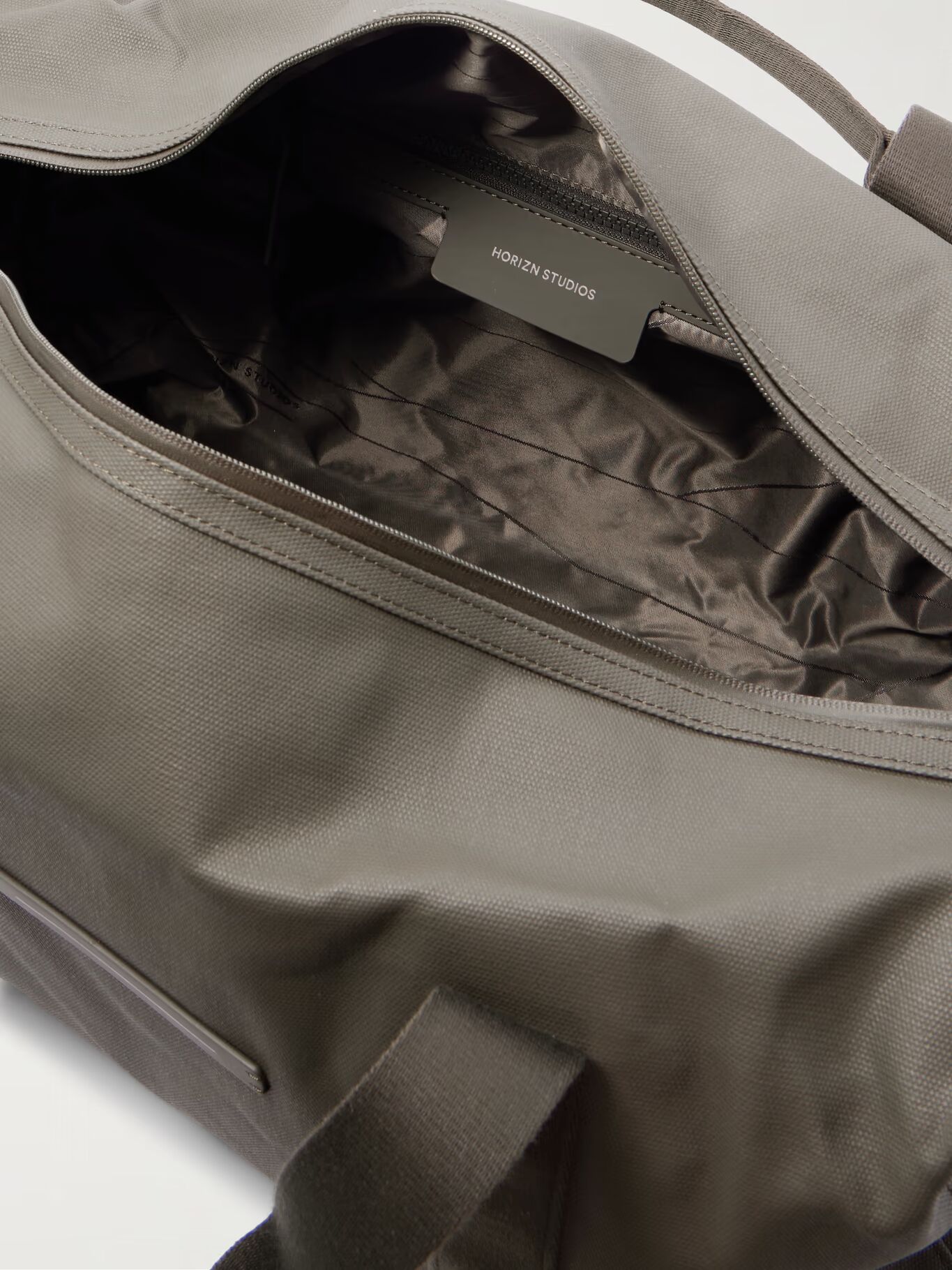 Сумка SoFo L из кожи и парусины с отделкой из репсовой ленты HORIZN STUDIOS, зеленый
Сумка SoFo L из кожи и парусины с отделкой из репсовой ленты HORIZN STUDIOS, зеленый