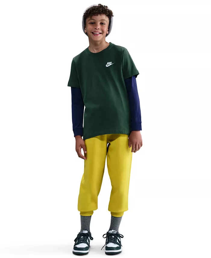 Футболка Big Kids Sportswear с вышитым логотипом и принтом Nike, зеленый
Футболка Big Kids Sportswear с вышитым логотипом и принтом Nike, зеленый