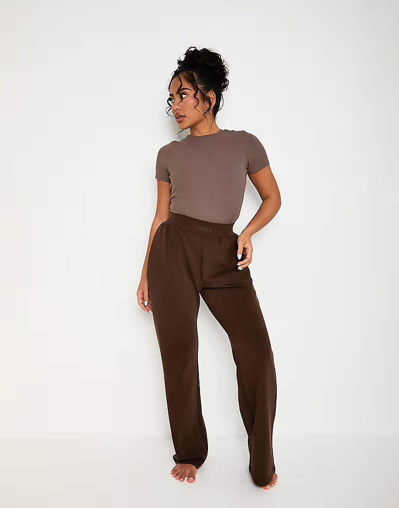 Мягкие расклешенные джоггеры Sunde шоколадного цвета Sundé
Мягкие расклешенные джоггеры Sunde шоколадного цвета Sundé