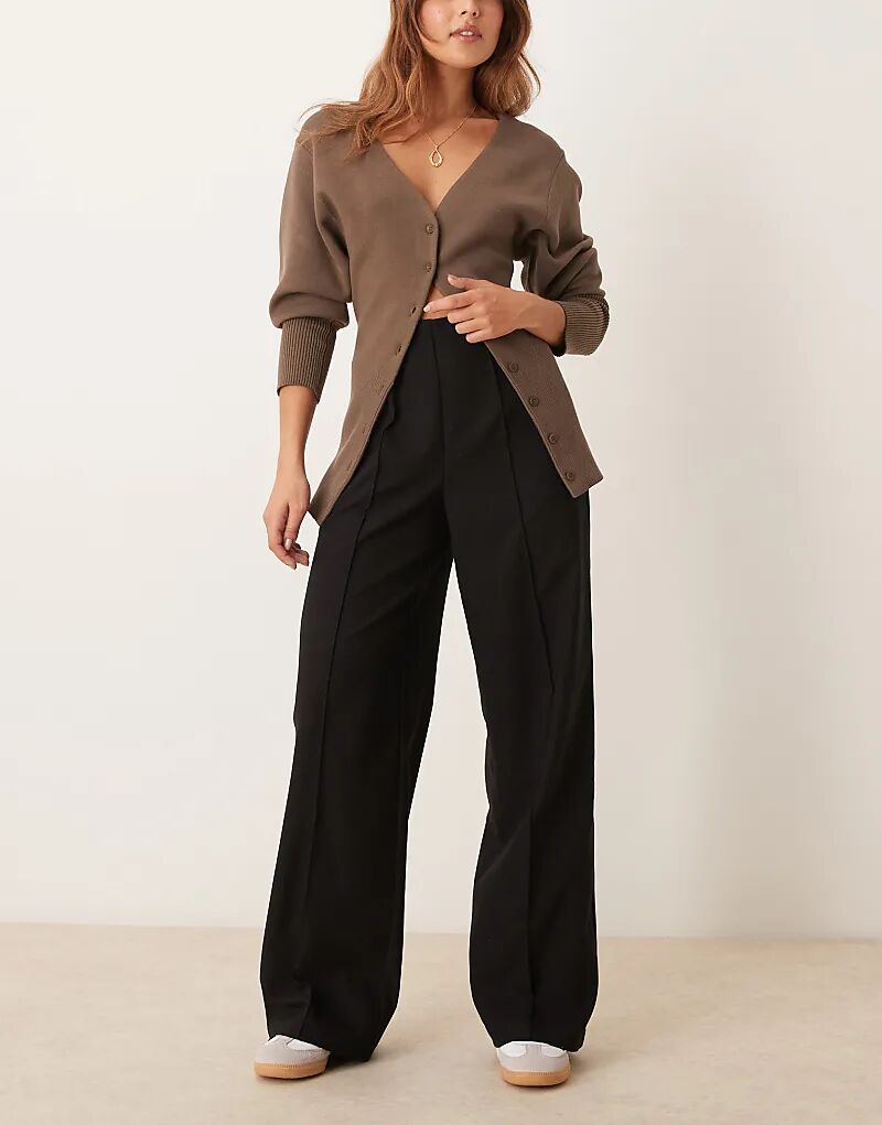 Брюки с защипами спереди и высокой талией черного цвета YAS
Брюки с защипами спереди и высокой талией черного цвета YAS