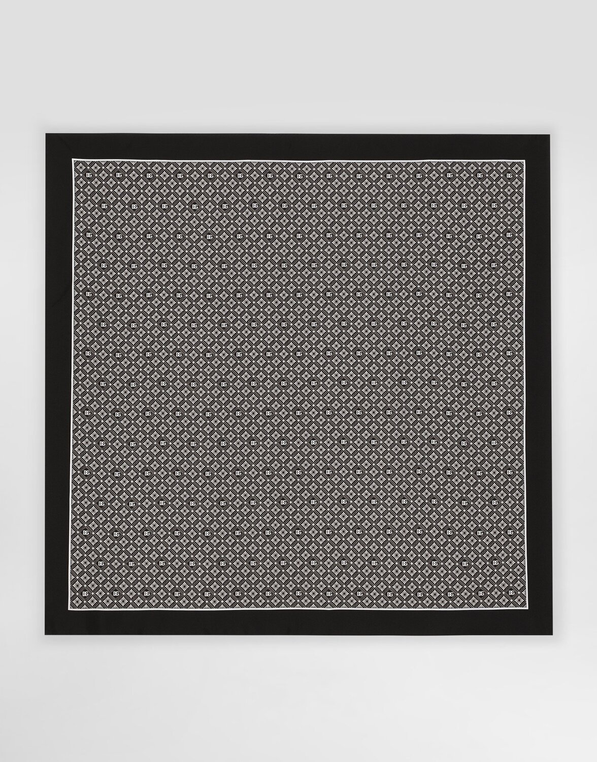 Шелковый шарф с микро-дизайном и принтом логотипа Dolce & Gabbana, мультиколор
Шелковый шарф с микро-дизайном и принтом логотипа Dolce & Gabbana, мультиколор