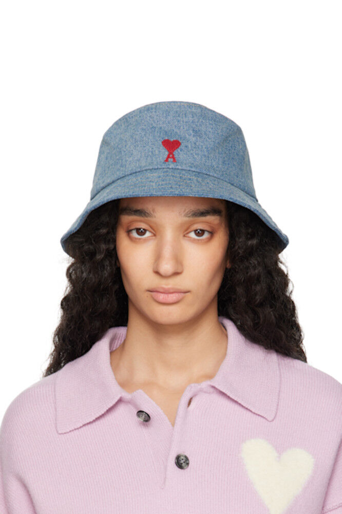 Синяя хлопковая панама с вышивкой Ami de Coeur AMI Paris
Синяя хлопковая панама с вышивкой Ami de Coeur AMI Paris