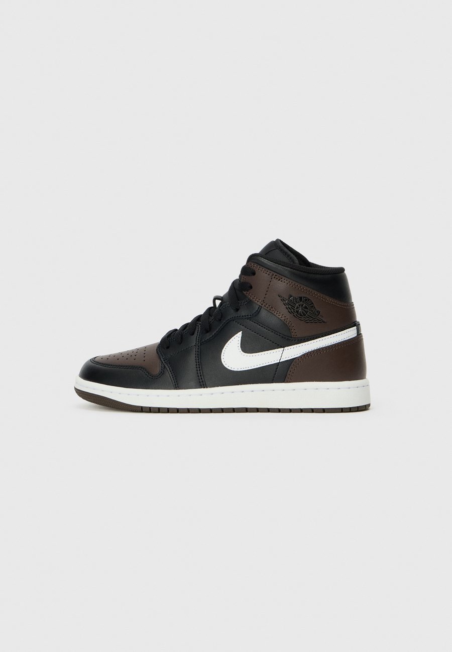 Кроссовки Jordan AIR JORDAN 1 MID EMEA, Baroque Brown/White/Black/Brown
Кроссовки Jordan AIR JORDAN 1 MID EMEA, Baroque Brown/White/Black/Brown