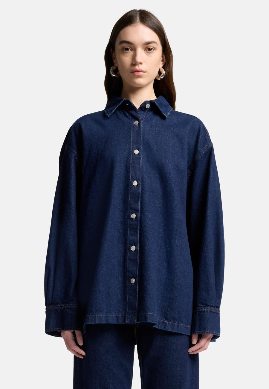 Блуза 7 for all mankind PLEATED , Dark Blue/Dark-Blue Denim
Блуза 7 for all mankind PLEATED , Dark Blue/Dark-Blue Denim