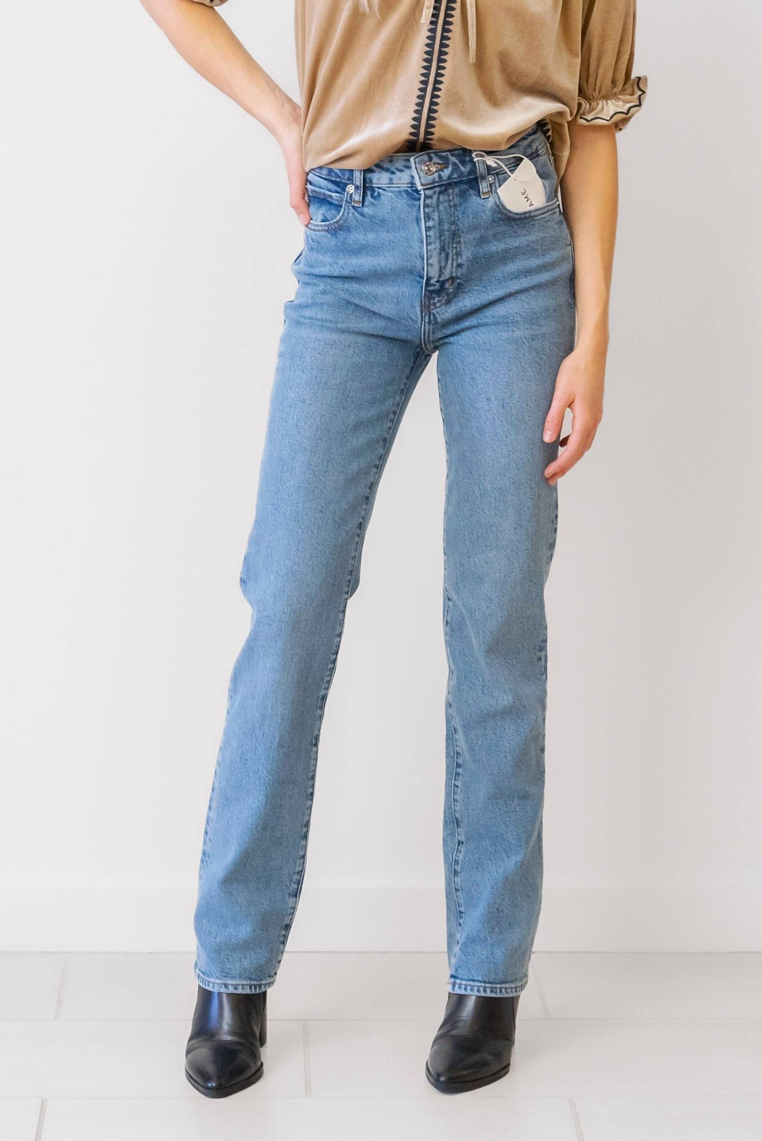 Джинсы Mid-Rise Straight Ruler в цвете индиго FRAME
Джинсы Mid-Rise Straight Ruler в цвете индиго FRAME