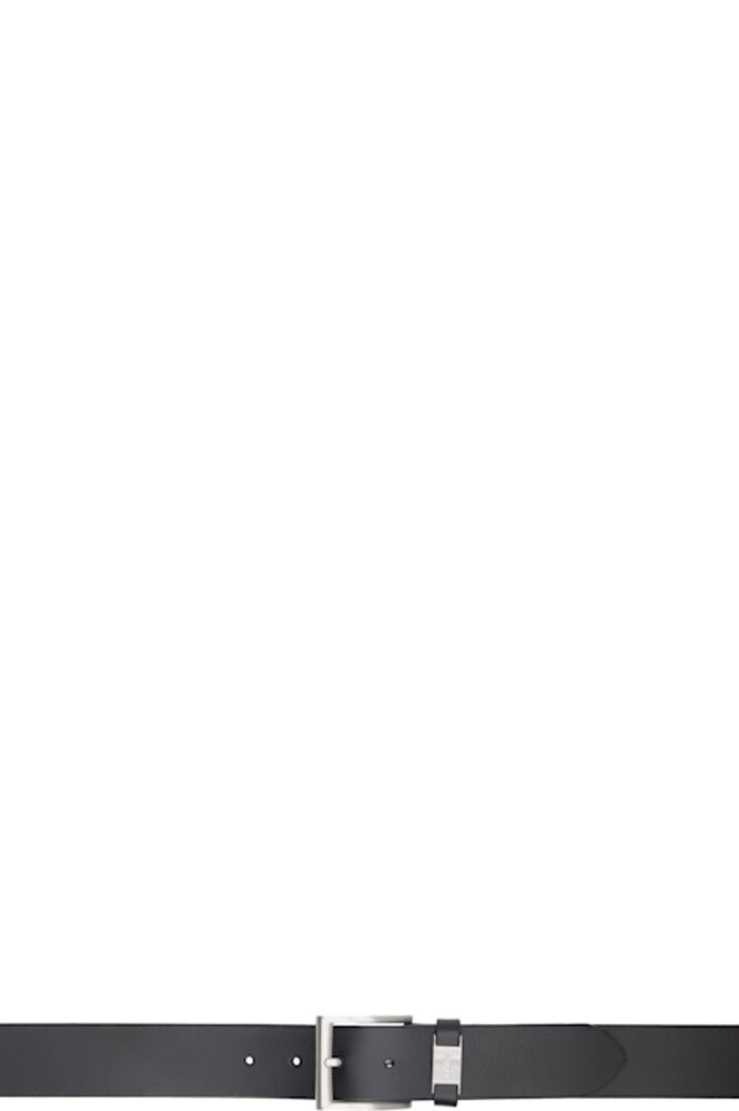 Ремень с черным логотипом BOSS
Ремень с черным логотипом BOSS