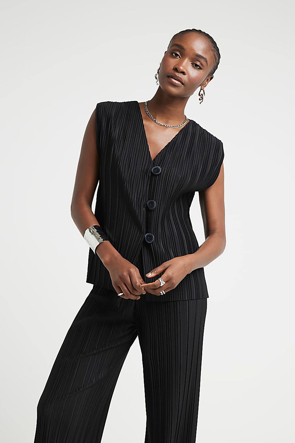Длинный плиссированный жилет River Island, черный
Длинный плиссированный жилет River Island, черный