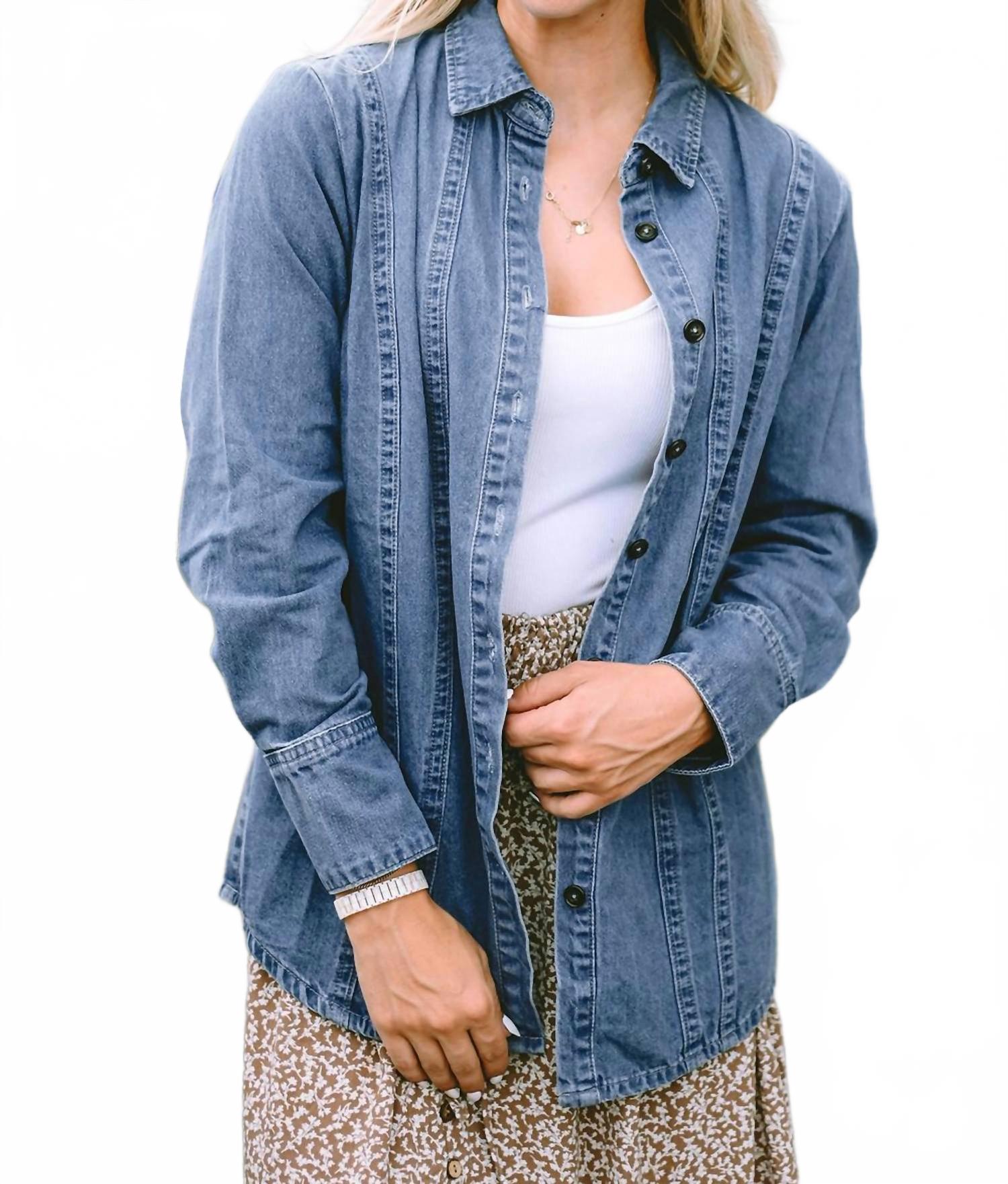 Джинсовая куртка на пуговицах в небесно-голубом цвете Pretty Bash
Джинсовая куртка на пуговицах в небесно-голубом цвете Pretty Bash