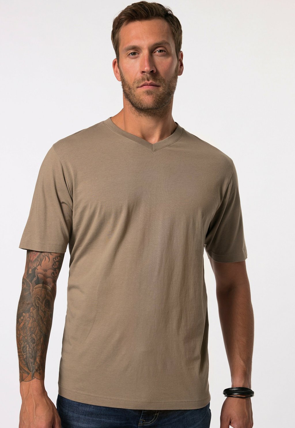 Базовая футболка GROSSE GRÖSSEN REINE V-AUSSCHNITT JP1880, светло-коричневый
Базовая футболка GROSSE GRÖSSEN REINE V-AUSSCHNITT JP1880, светло-коричневый