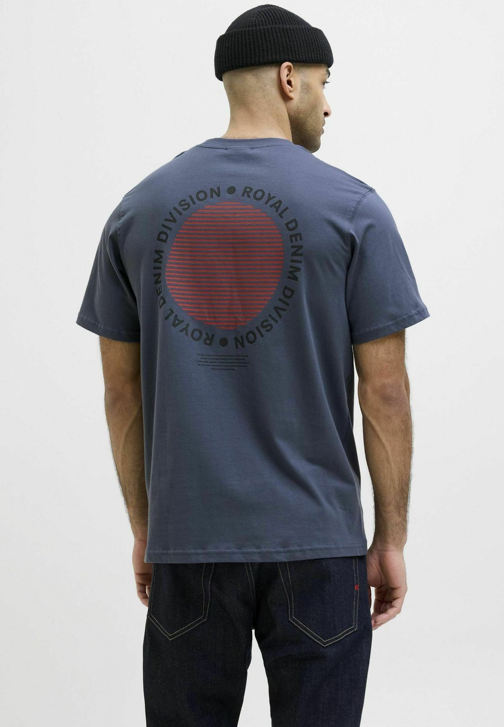 Футболка с принтом RÜCKEN RUNDHALS R.D.D. ROYAL DENIM DIVISION, сине-серый
Футболка с принтом RÜCKEN RUNDHALS R.D.D. ROYAL DENIM DIVISION, сине-серый