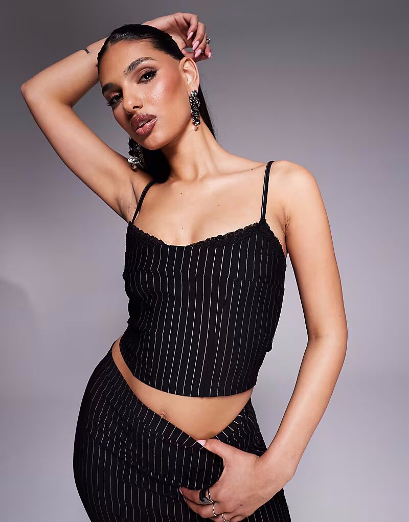 Топ-комбинация ASOS DESIGN с кружевной отделкой в тонкую полоску
Топ-комбинация ASOS DESIGN с кружевной отделкой в тонкую полоску