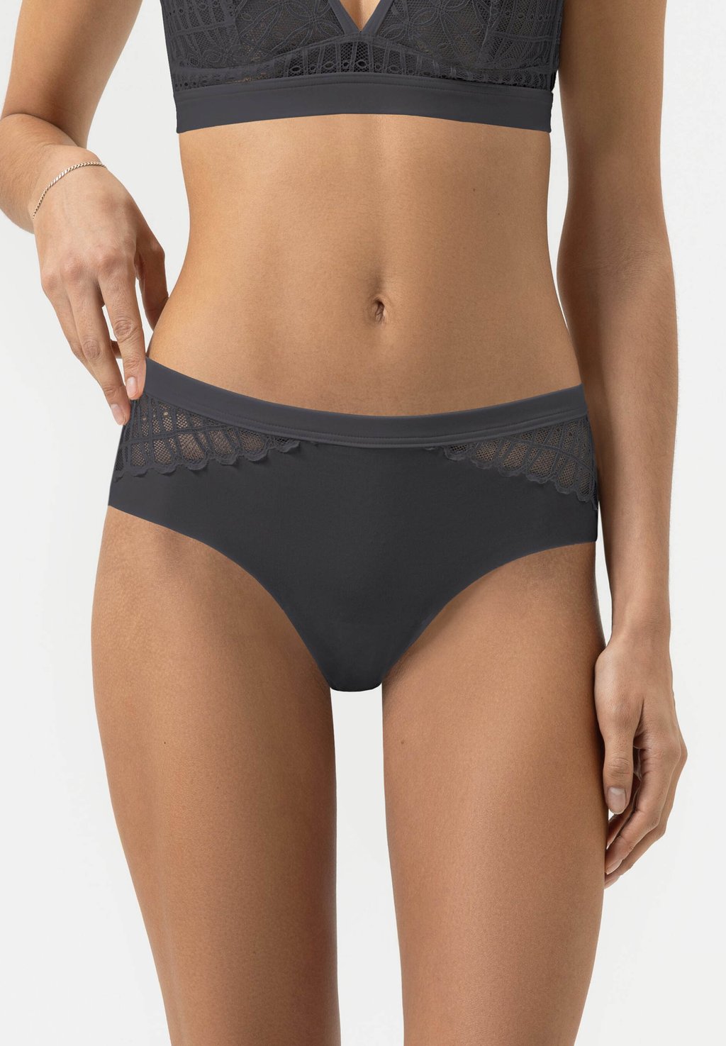 Трусы HIPSTER CHEEKY SERIE POETRY TEMPTATION mey, серый
Трусы HIPSTER CHEEKY SERIE POETRY TEMPTATION mey, серый