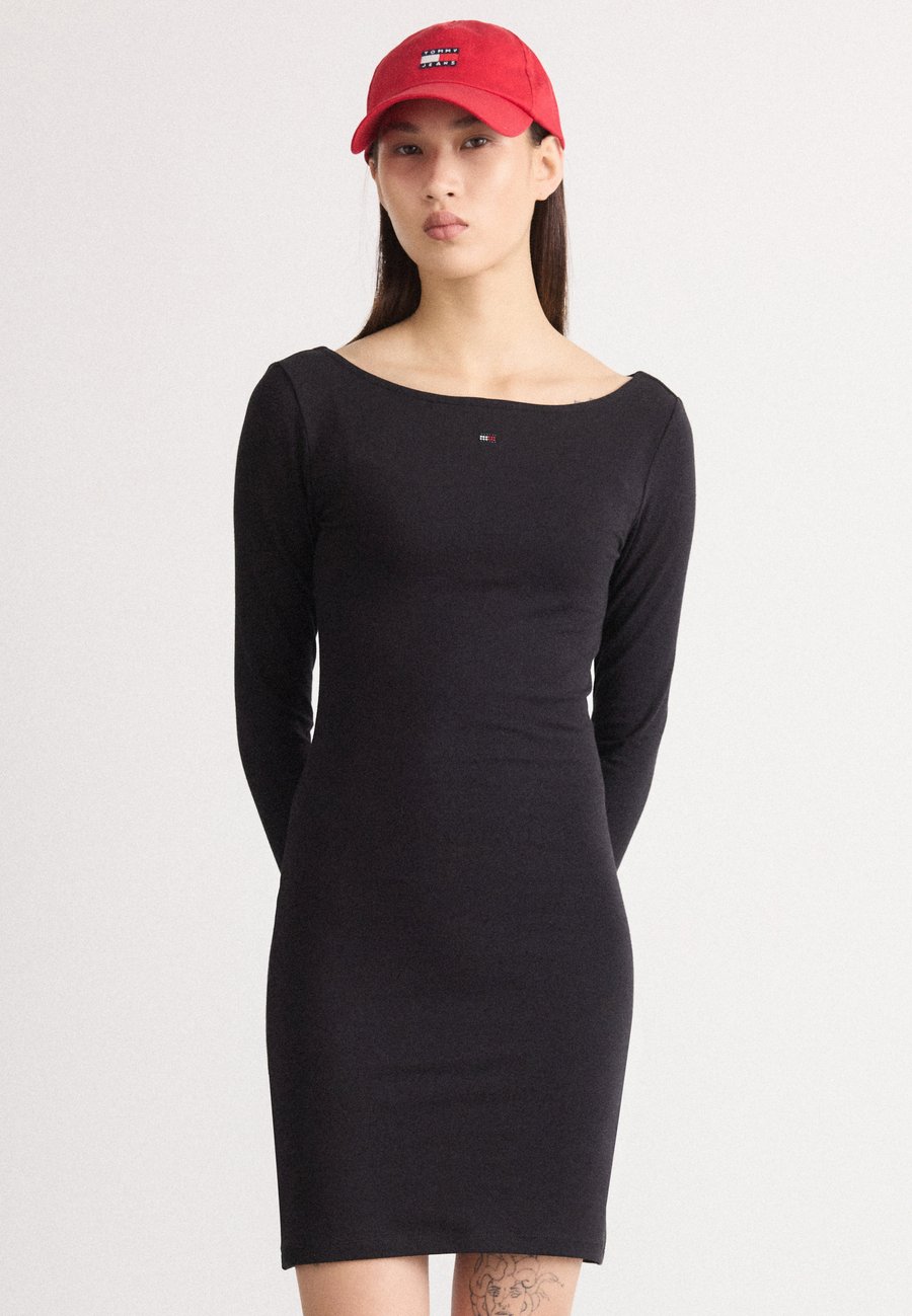 Платье Tommy Jeans FLAG BLING DRESS, Black
Платье Tommy Jeans FLAG BLING DRESS, Black