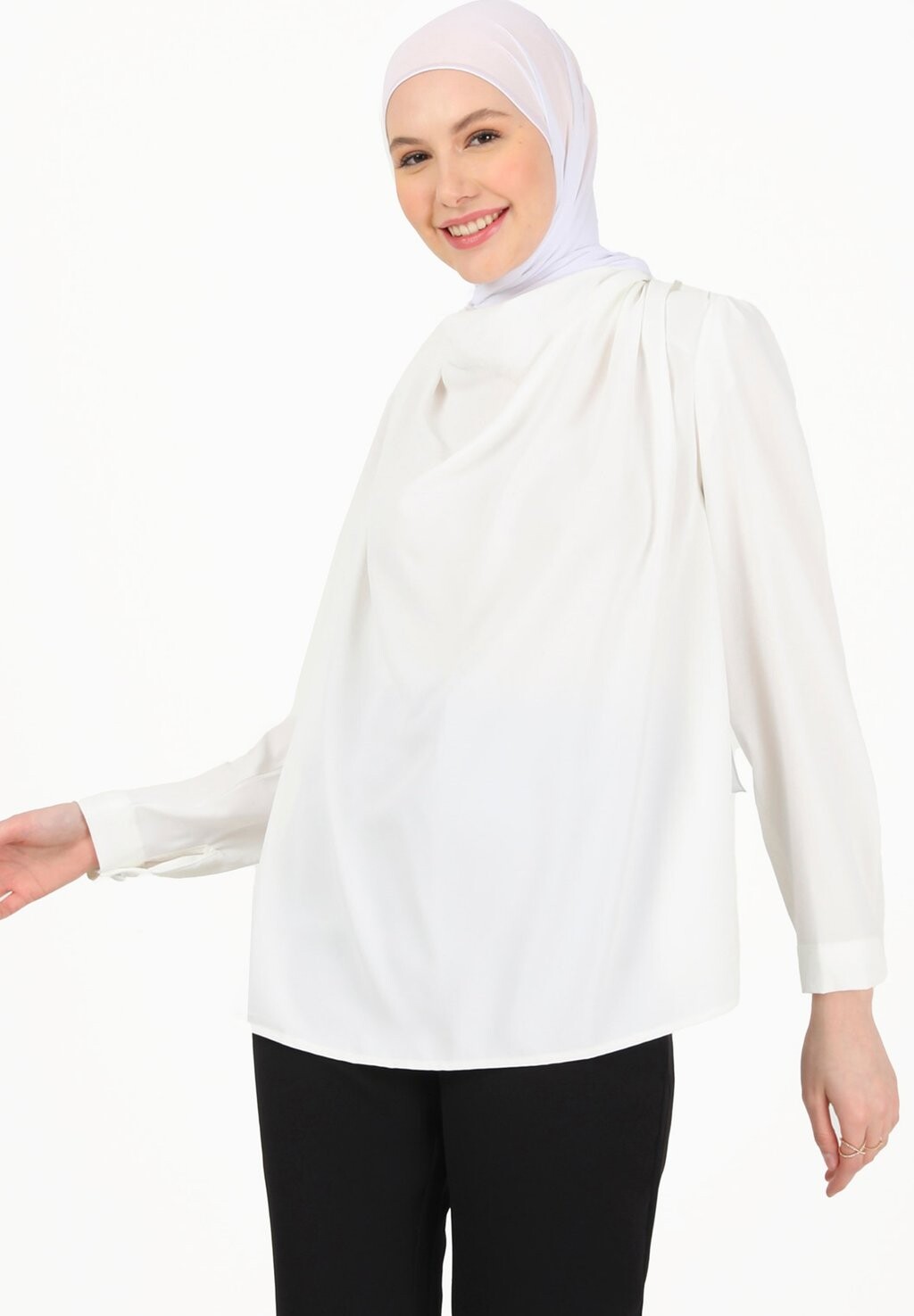 Блуза REFKA Modanisa, кремовый 
Блуза REFKA Modanisa, кремовый