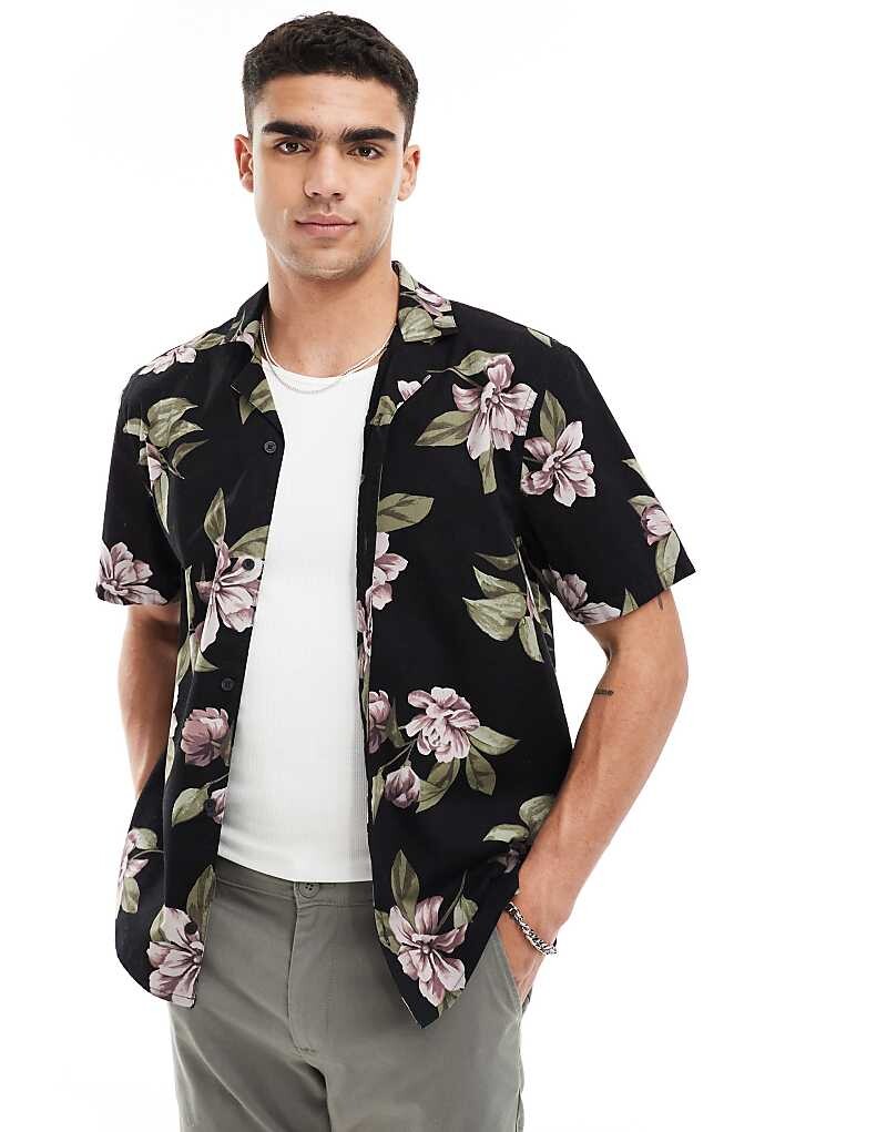 Рубашка свободного кроя с кубинским воротником и короткими рукавами Hollister из черного поплина
Рубашка свободного кроя с кубинским воротником и короткими рукавами Hollister из черного поплина