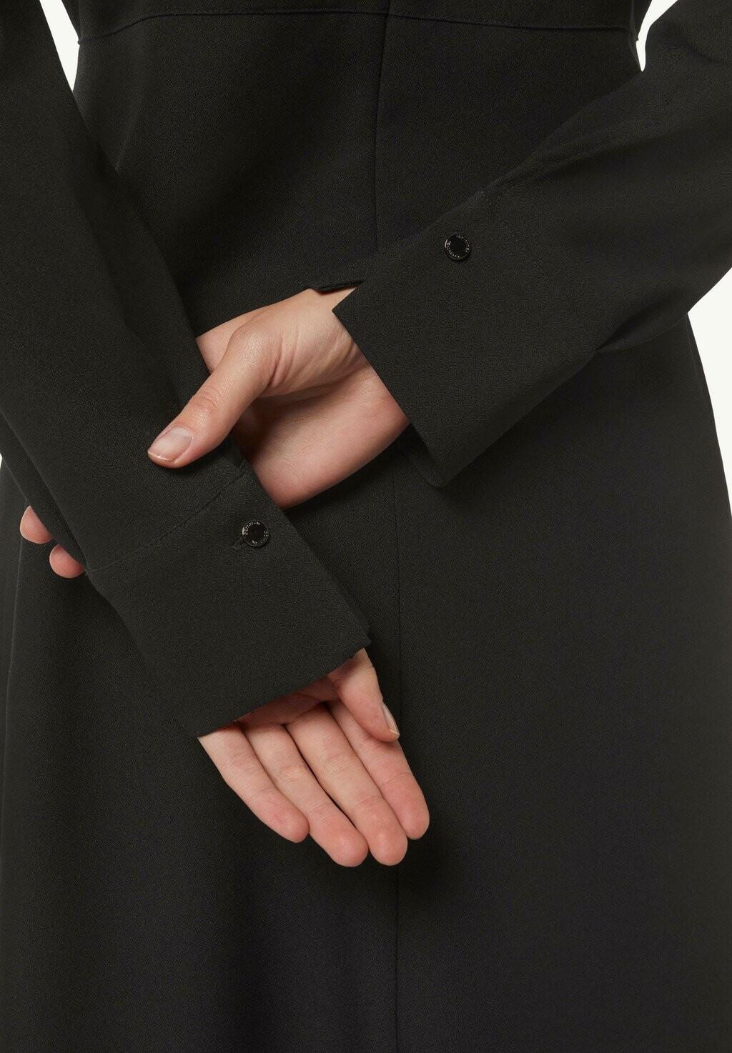 Повседневное платье FLIESSENDES CREPE MIT V AUSSCHNITT comma, черный
Повседневное платье FLIESSENDES CREPE MIT V AUSSCHNITT comma, черный