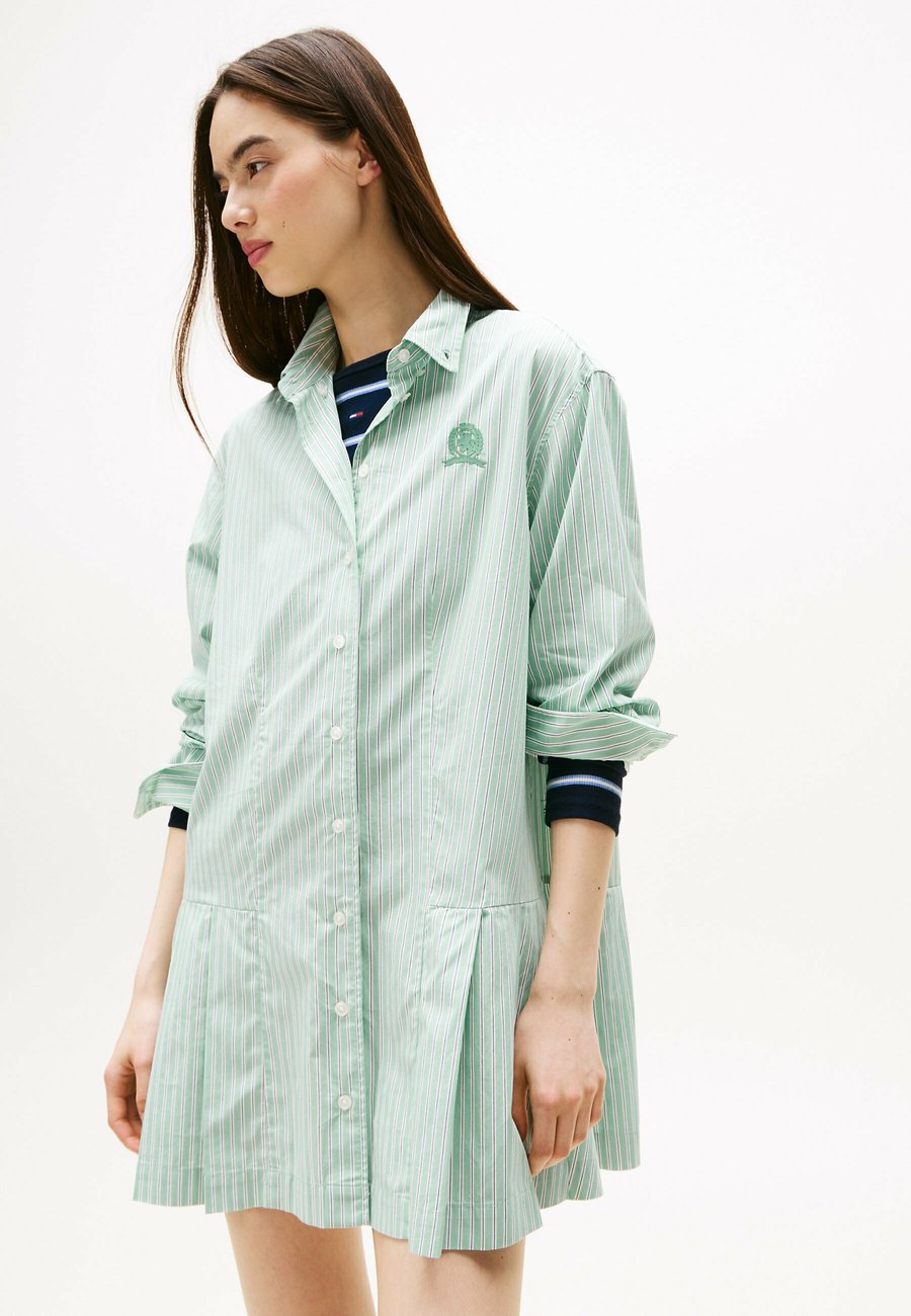 Платье Tommy Jeans LOGO EMBROIDERY RELAXED MIDI, Cloudy Jade Stripe/Light Green
Платье Tommy Jeans LOGO EMBROIDERY RELAXED MIDI, Cloudy Jade Stripe/Light Green