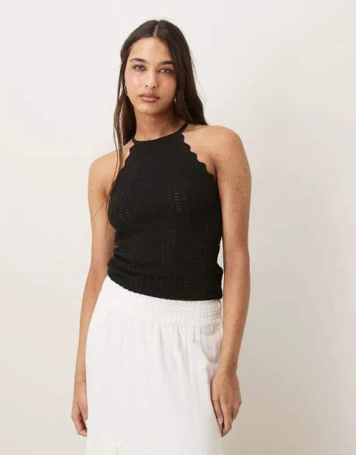 Черная майка тонкой вязки с фестончатой отделкой AWARE
Черная майка тонкой вязки с фестончатой отделкой AWARE