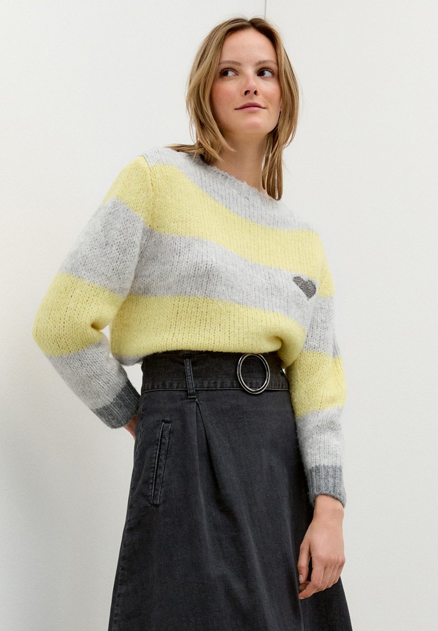 Джемпер More & More KUSCHELIGER STREIFENPULLOVER PAILLETTENHERZ, Grau Gelb/Grey
Джемпер More & More KUSCHELIGER STREIFENPULLOVER PAILLETTENHERZ, Grau Gelb/Grey