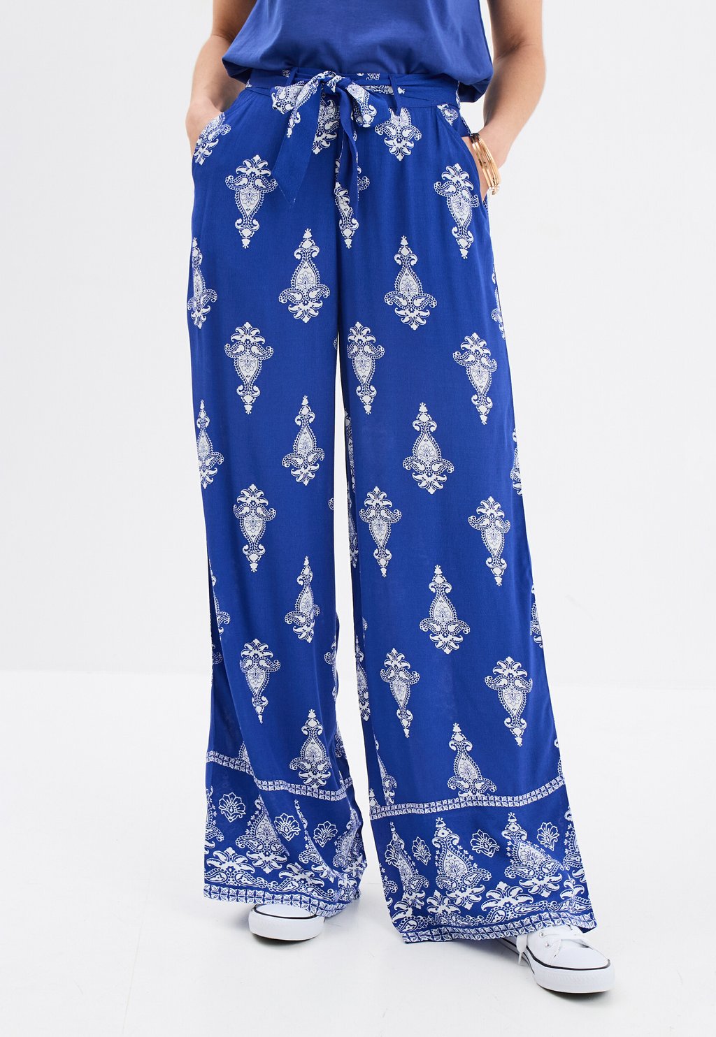 Брюки Creeks, цвет Bleu Electrique
Брюки Creeks, цвет Bleu Electrique