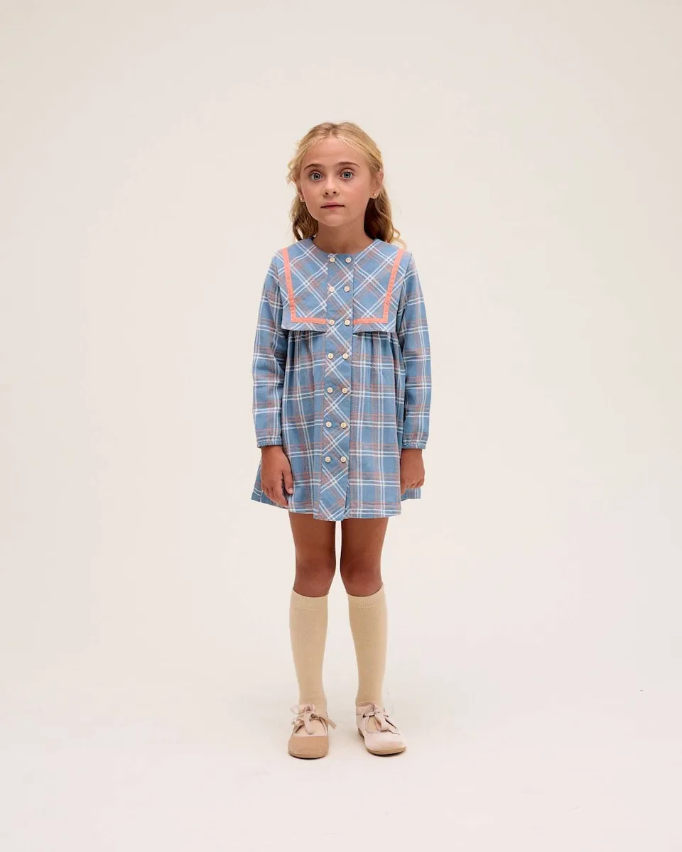 Платье для девочки с деталями на пуговицах и отделкой Dadati, синий
Платье для девочки с деталями на пуговицах и отделкой Dadati, синий