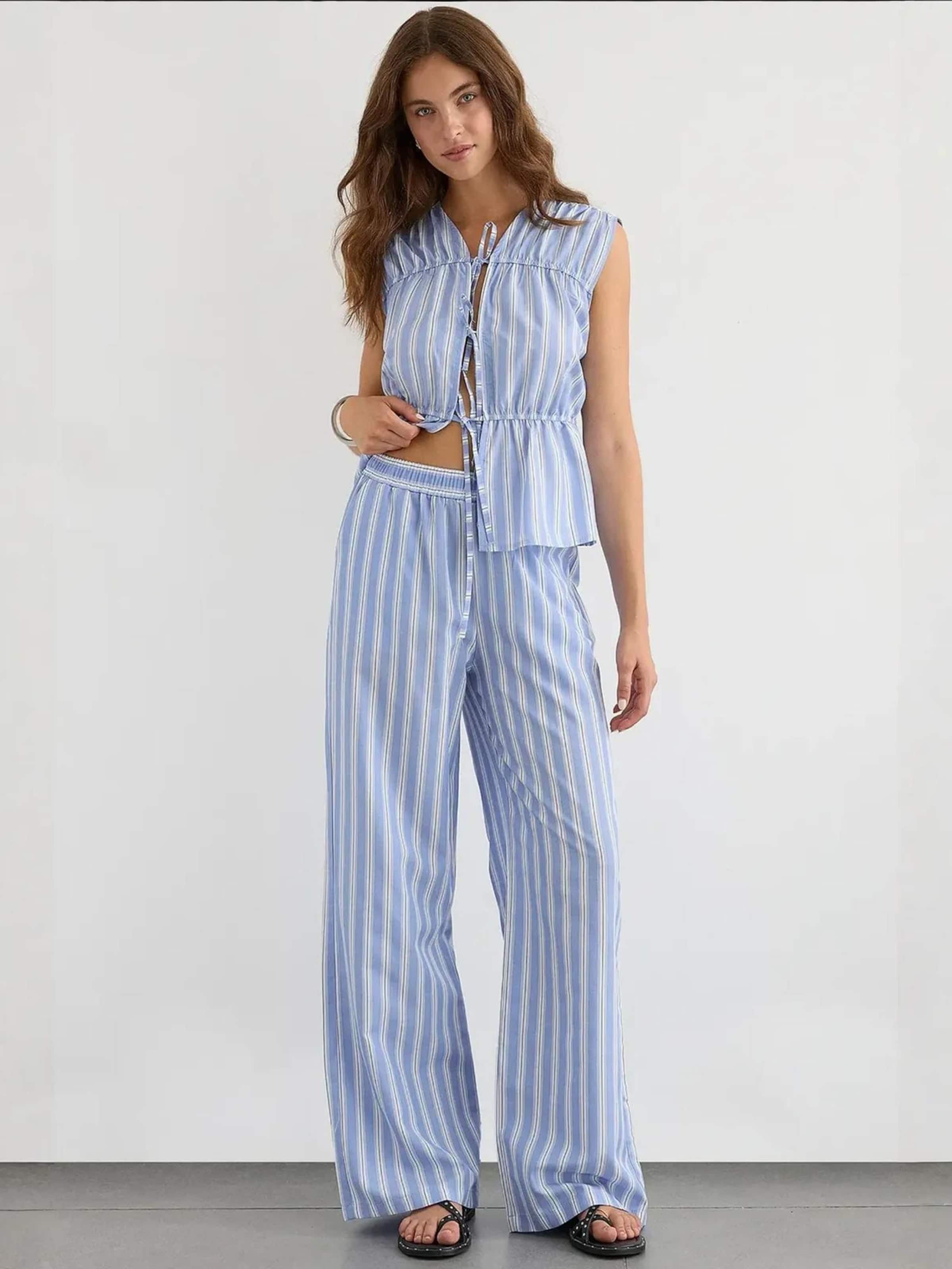 Hiccup Широкие брюки в светло-голубом цвете
Hiccup Широкие брюки в светло-голубом цвете