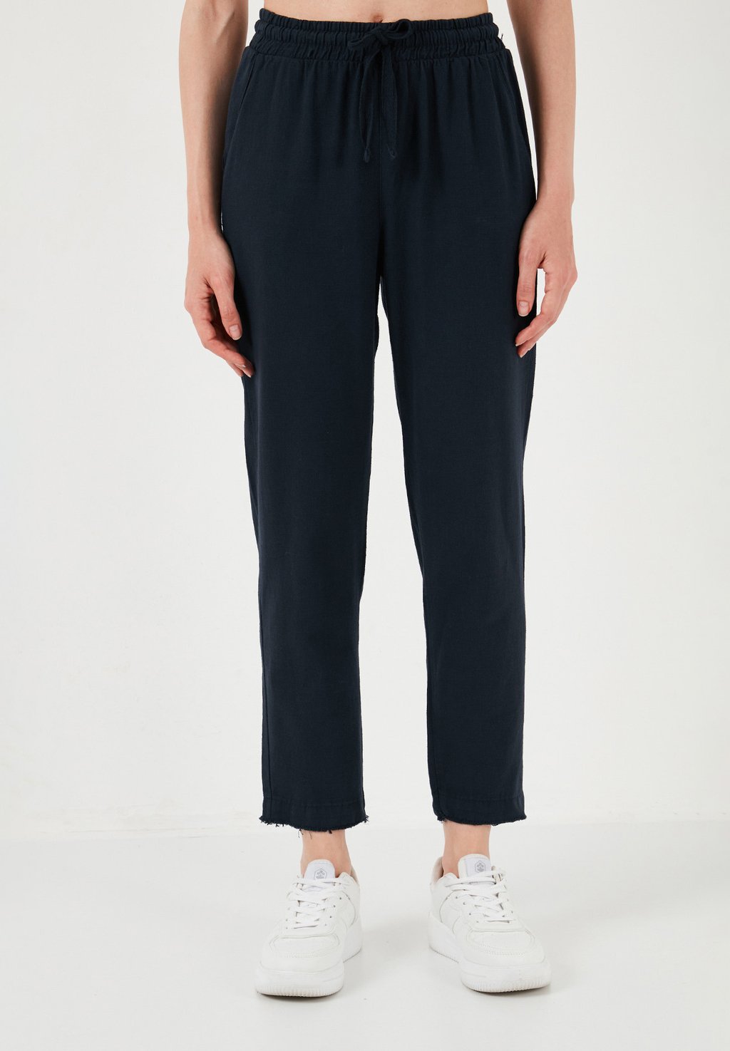 Спортивные штаны FIT LELA, темно-синий
Спортивные штаны FIT LELA, темно-синий