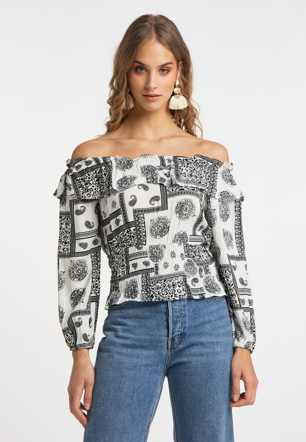 Блуза CARMEN IZIA, черный
Блуза CARMEN IZIA, черный