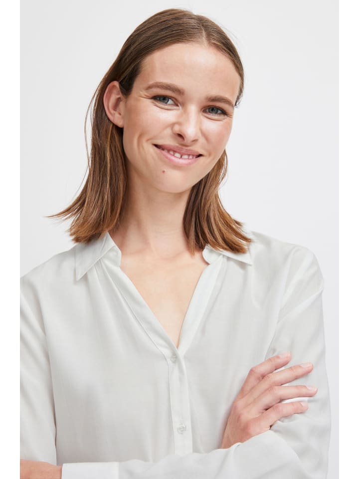 Рубашка с длинными рукавами от Byhubba, прямого кроя, бежевого цвета. b. young
Рубашка с длинными рукавами от Byhubba, прямого кроя, бежевого цвета. b. young