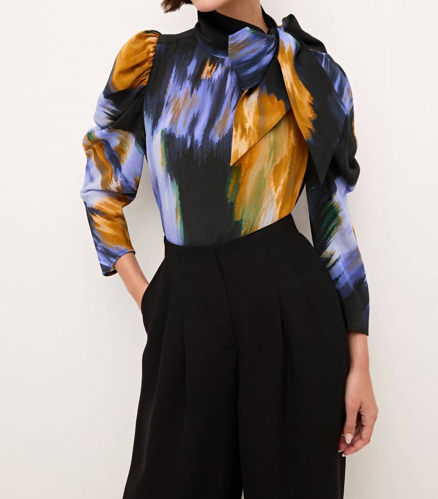 Блузка Gabriella в цвете персикового золота Marie Oliver
Блузка Gabriella в цвете персикового золота Marie Oliver