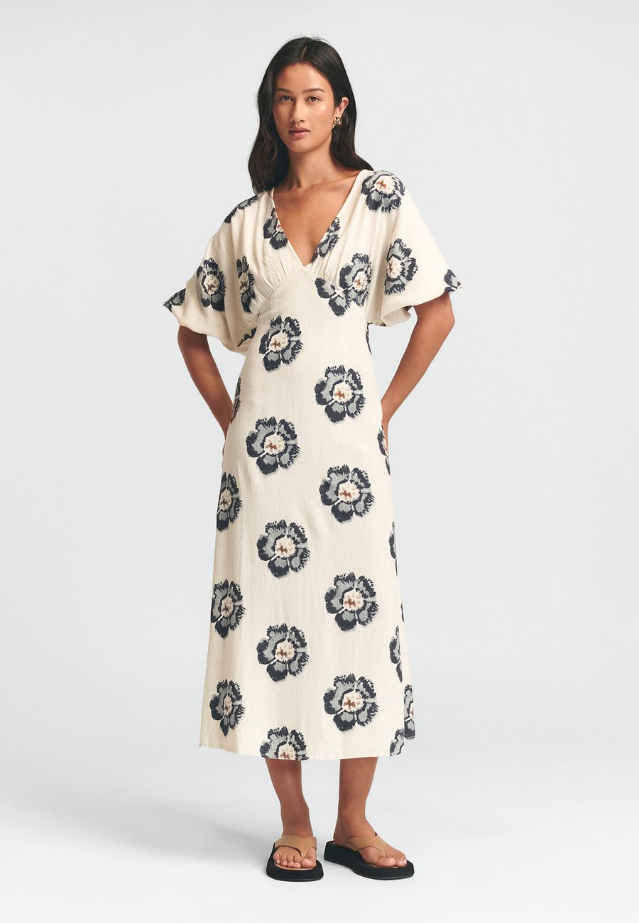 Платье ST MRLO PALM MIDI , Navy Floral/Blue
Платье ST MRLO PALM MIDI , Navy Floral/Blue