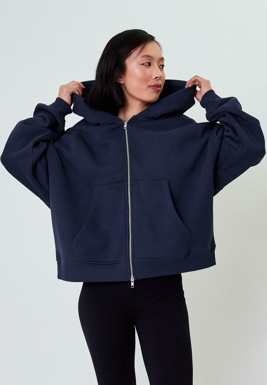 Толстовка OH APRIL BOYFRIEND, Blackberry/Dark Blue, Черный, Толстовка OH APRIL BOYFRIEND, Blackberry/Dark Blue
Толстовка OH APRIL BOYFRIEND, Blackberry/Dark Blue, Черный, Толстовка OH APRIL BOYFRIEND, Blackberry/Dark Blue