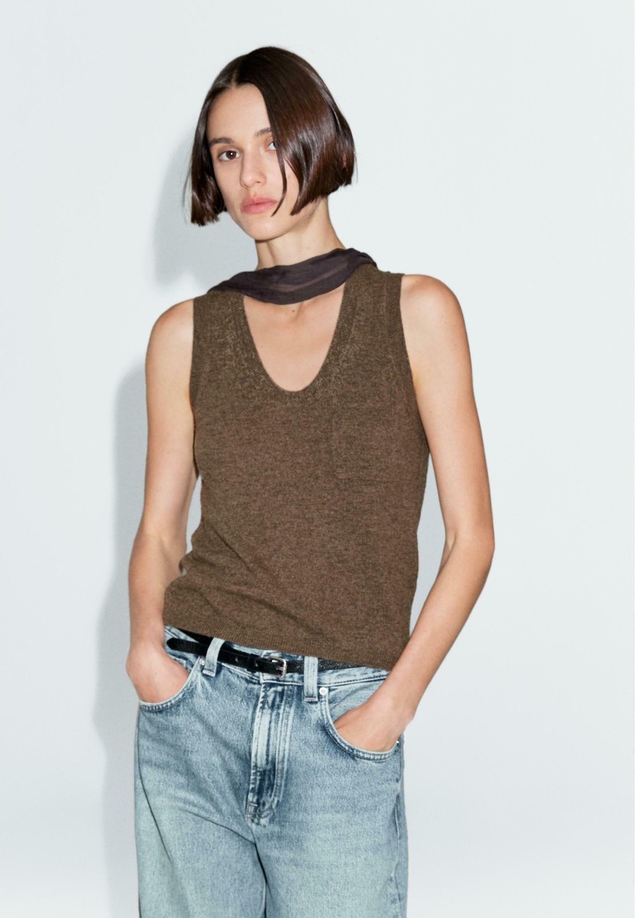 Топ Massimo Dutti ROUND NECK WITH DETAIL, Beige/Taupe
Топ Massimo Dutti ROUND NECK WITH DETAIL, Beige/Taupe