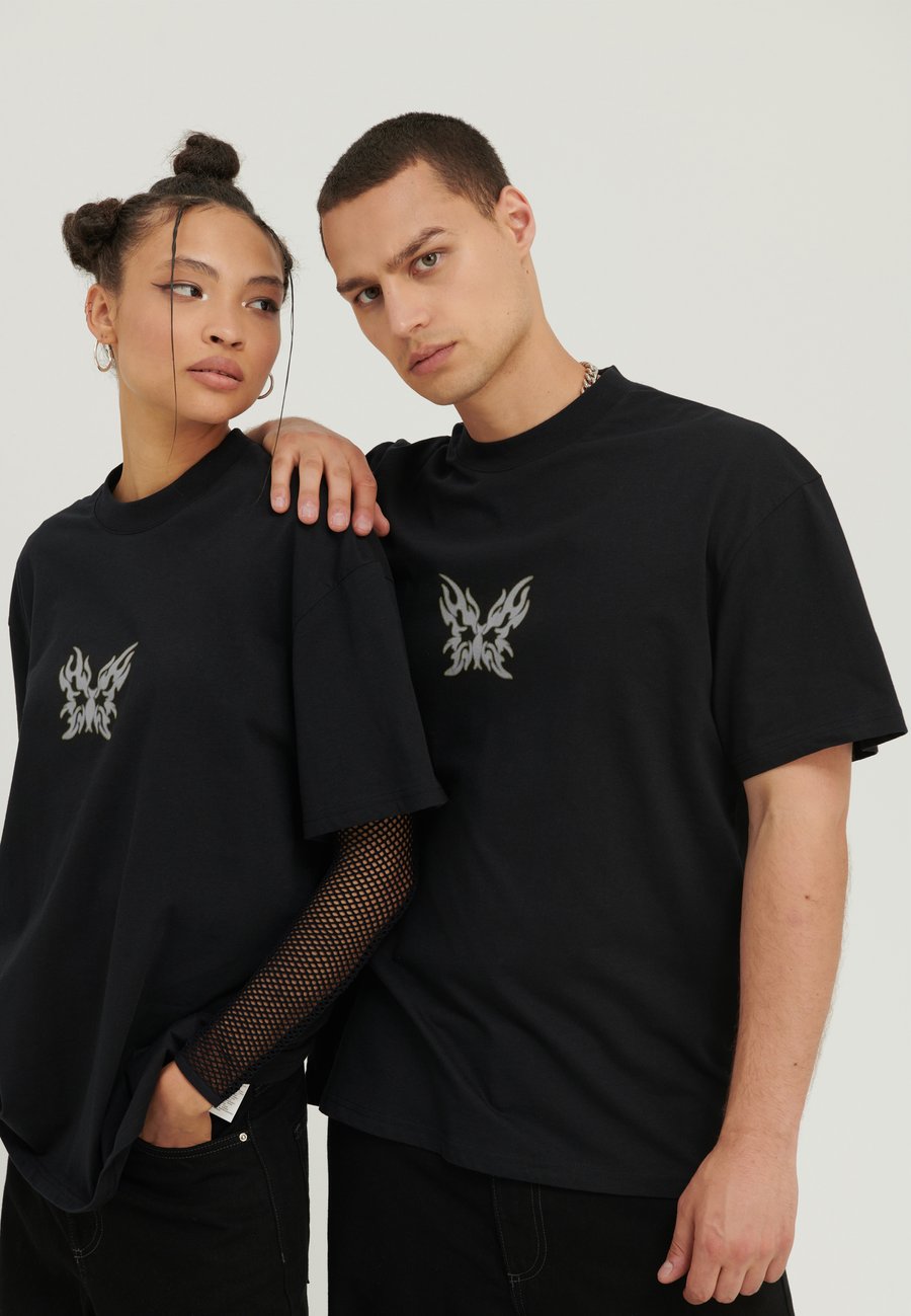 Футболка YOURTURN UNISEX, Black/Silver/Black, Черный, Футболка YOURTURN UNISEX, Black/Silver/Black
Футболка YOURTURN UNISEX, Black/Silver/Black, Черный, Футболка YOURTURN UNISEX, Black/Silver/Black