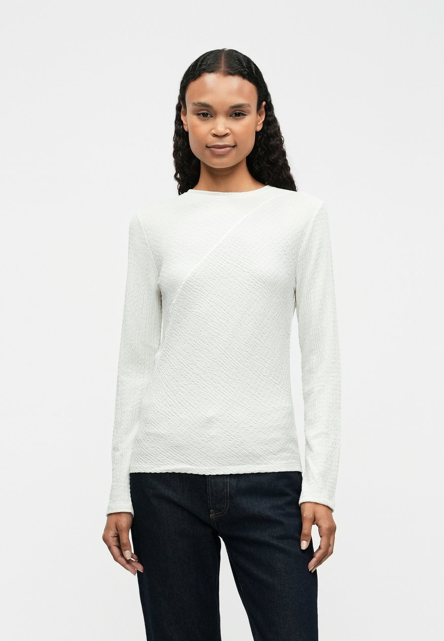 Топ Calvin Klein TEXTURED, Chalk/Off-White
Топ Calvin Klein TEXTURED, Chalk/Off-White