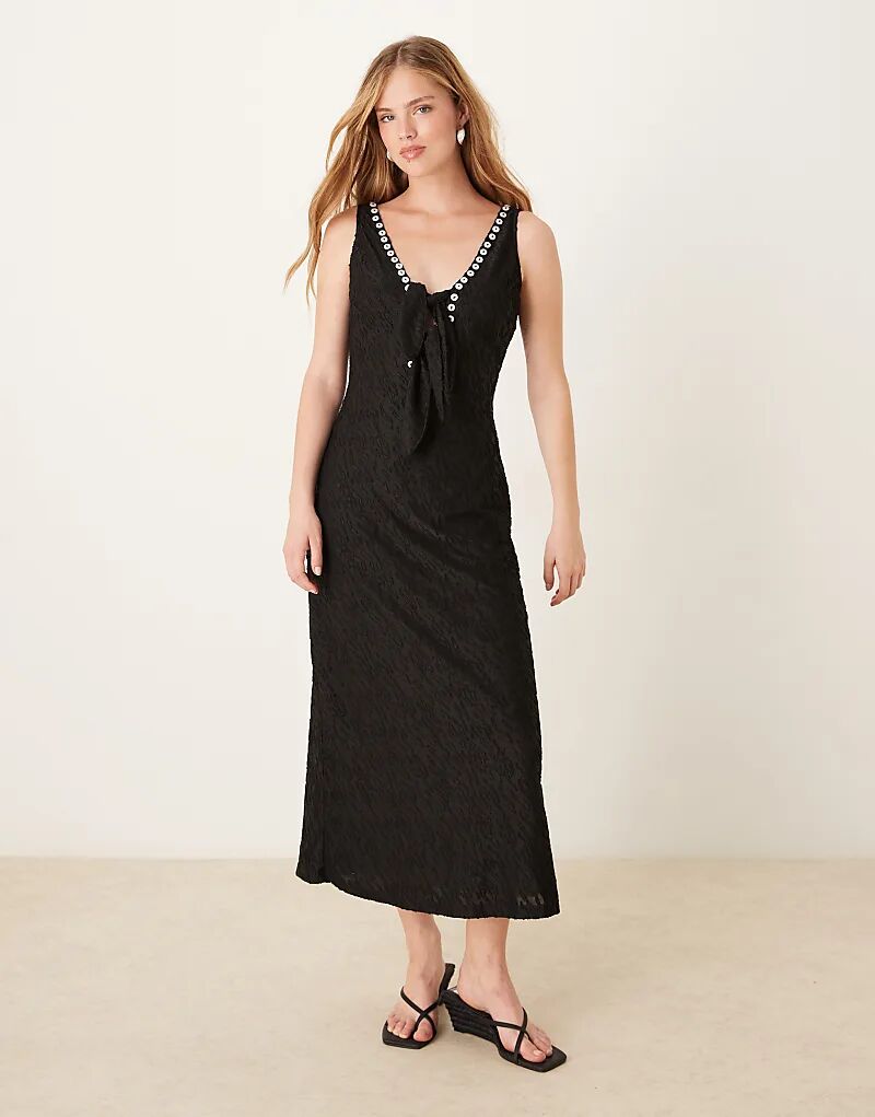 Платье мидакси Ghospell с заклепками черного цвета
Платье мидакси Ghospell с заклепками черного цвета