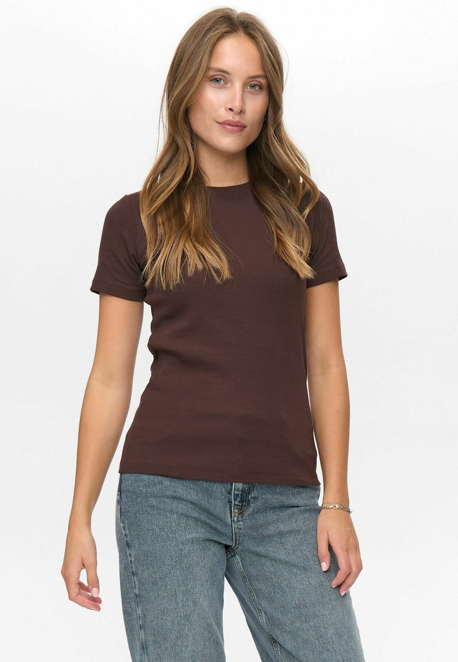 Футболка Nümph RILEY TEE, Black Coffee/Dark Brown
Футболка Nümph RILEY TEE, Black Coffee/Dark Brown