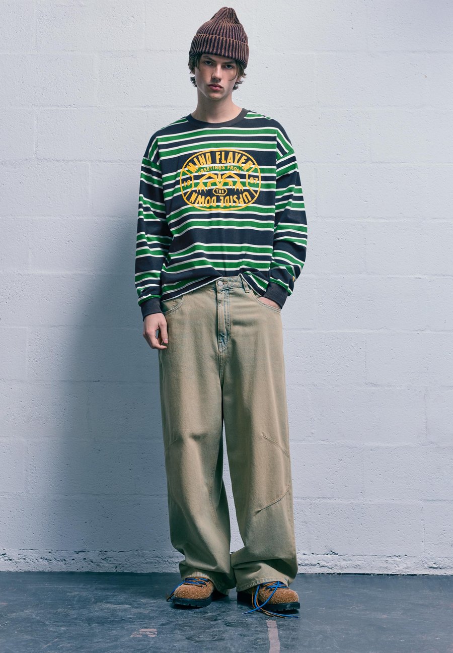 Топ PULL&BEAR STRANGER THINGS, Blue
Топ PULL&BEAR STRANGER THINGS, Blue