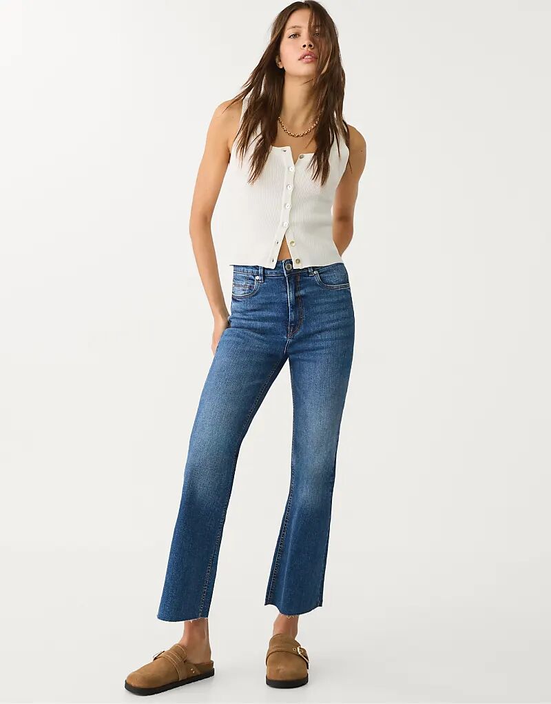 Укороченные расклешенные джинсы Stradivarius Tall d78 средне-синего цвета 
Укороченные расклешенные джинсы Stradivarius Tall d78 средне-синего цвета