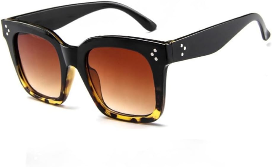 Солнцезащитные очки с градиентным УФ-защитой UV400, широкими дужками и заклепками, для женщин и мужчин, для путешествий на открытом воздухе и вождения UYPTK, Black Leipard Tea
Солнцезащитные очки с градиентным УФ-защитой UV400, широкими дужками и заклепками, для женщин и мужчин, для путешествий на открытом воздухе и вождения UYPTK, Black Leipard Tea