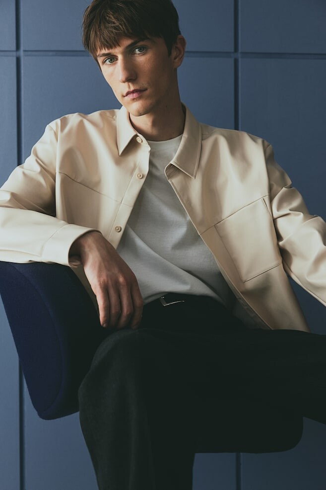 Рубашка с покрытием, стандартного кроя H&M, бежевый
Рубашка с покрытием, стандартного кроя H&M, бежевый