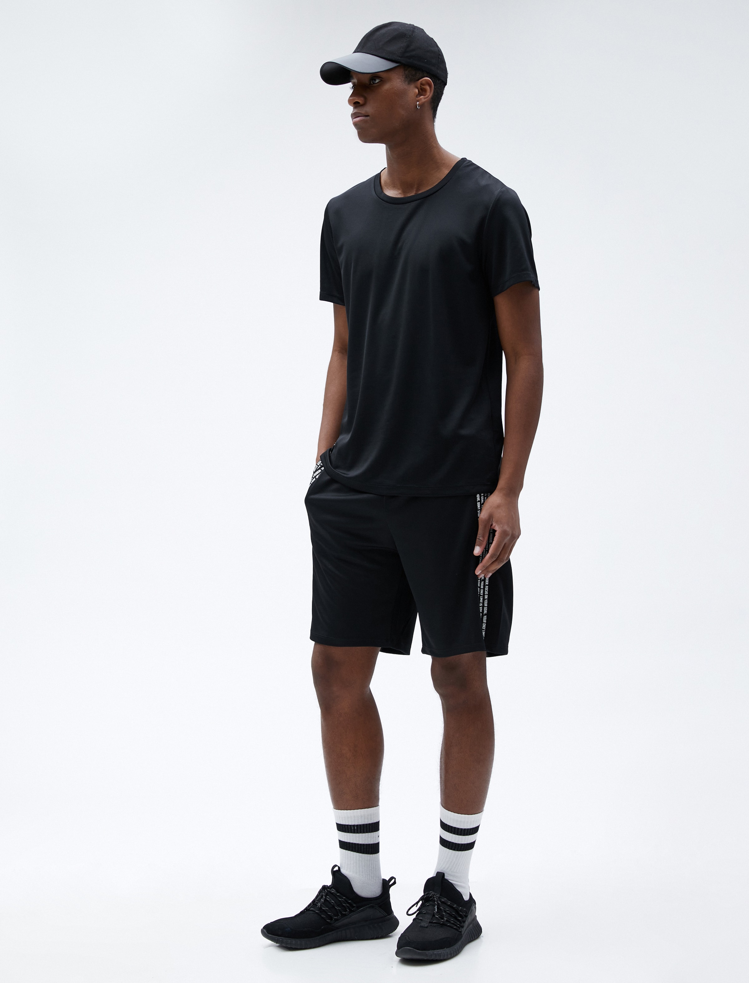 Koton Шорты Regular черного цвета
Koton Шорты Regular черного цвета