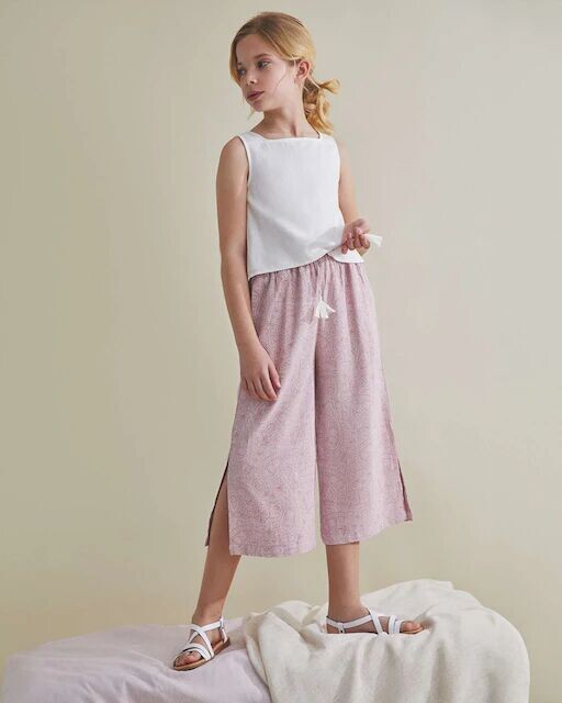 Простая девичья блузка на широких бретелях Dadati, белый 
Простая девичья блузка на широких бретелях Dadati, белый