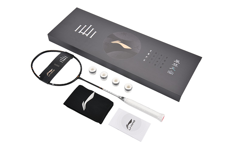 LINING Ветролесная вулканическая серия бадминтонная ракетка full carbon атакующие жесткая головка унисекс black white
LINING Ветролесная вулканическая серия бадминтонная ракетка full carbon атакующие жесткая головка унисекс black white