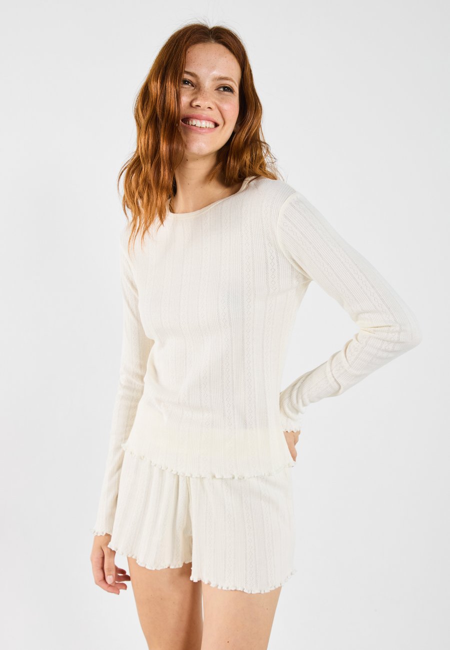 Пижамный комплект Even&Odd SET, White
Пижамный комплект Even&Odd SET, White