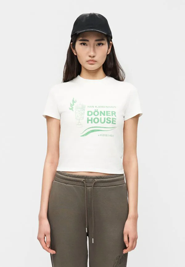 Мини-Футболка с принтом "дом донер" Han Kjøbenhavn, Off-White, Белый, Мини-Футболка с принтом "дом донер" Han Kjøbenhavn, Off-White
Мини-Футболка с принтом "дом донер" Han Kjøbenhavn, Off-White, Белый, Мини-Футболка с принтом "дом донер" Han Kjøbenhavn, Off-White