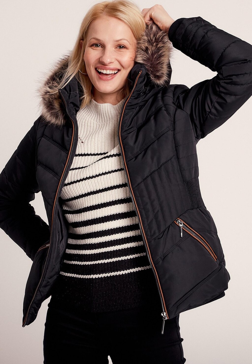 Зимняя куртка GERADE GESCHNITTENE MIT KAPUZE Breal, черный 
Зимняя куртка GERADE GESCHNITTENE MIT KAPUZE Breal, черный