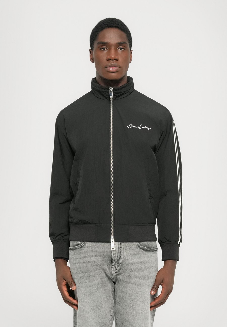 Куртка Armani Exchange Light jacket, Black
Куртка Armani Exchange Light jacket, Black
