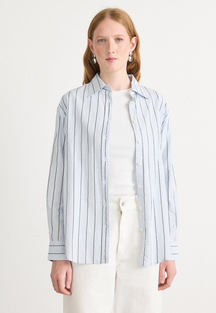 Блуза GANT LUXURY OXFORD STRIPED SHIRT, Light Blue
Блуза GANT LUXURY OXFORD STRIPED SHIRT, Light Blue